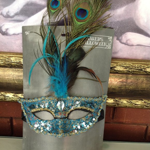 Beautiful Sequenced & Feathered Masquerade Mask - Picture 1 of 3